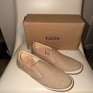 Taos Footwear Women's Beige Slip-On Loafers